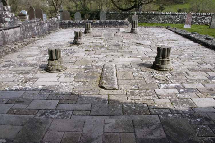 Dundrennan_Abbey_43_2013