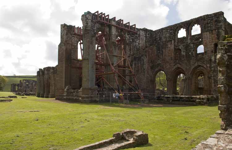 Furness_Abbey_011_2013