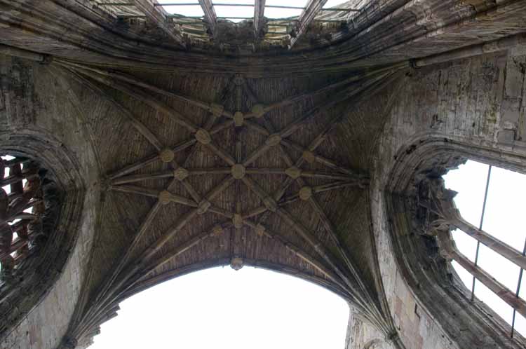 Melrose_Abbey_158_2013