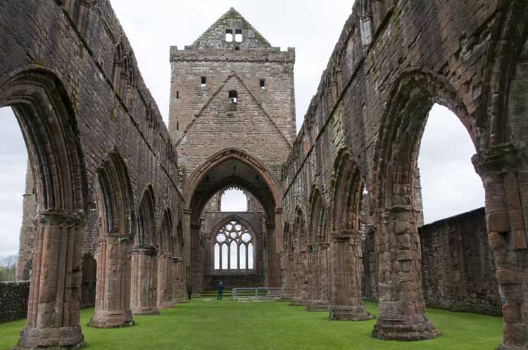 Sweetheart_Abbey_08_2013