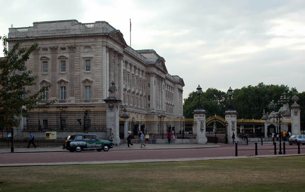 Buckingham
Palace,
July-2005
015
1