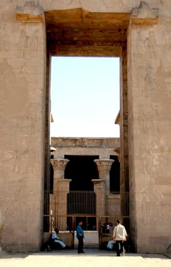 Gateway through pylon