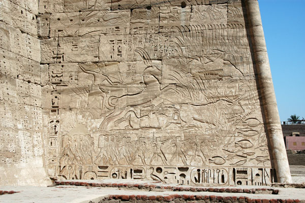 medinet_habu_jul_2006_0232